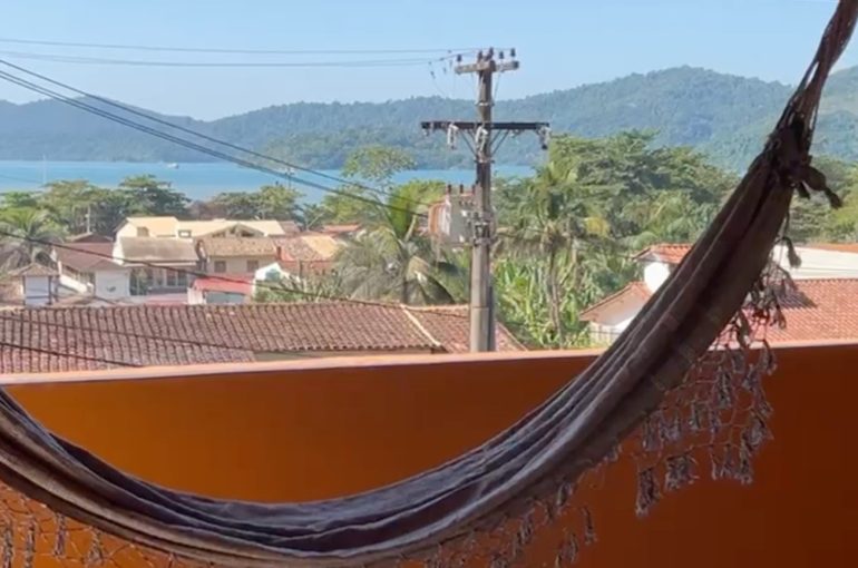 Vista panorâmica para a Baía de Paraty a partir da pousada